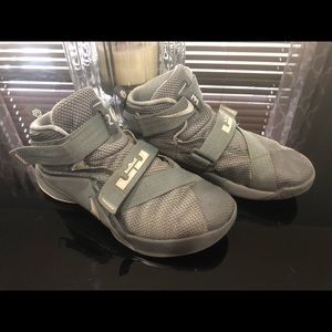 Use Nike Lebron James kids Shoes